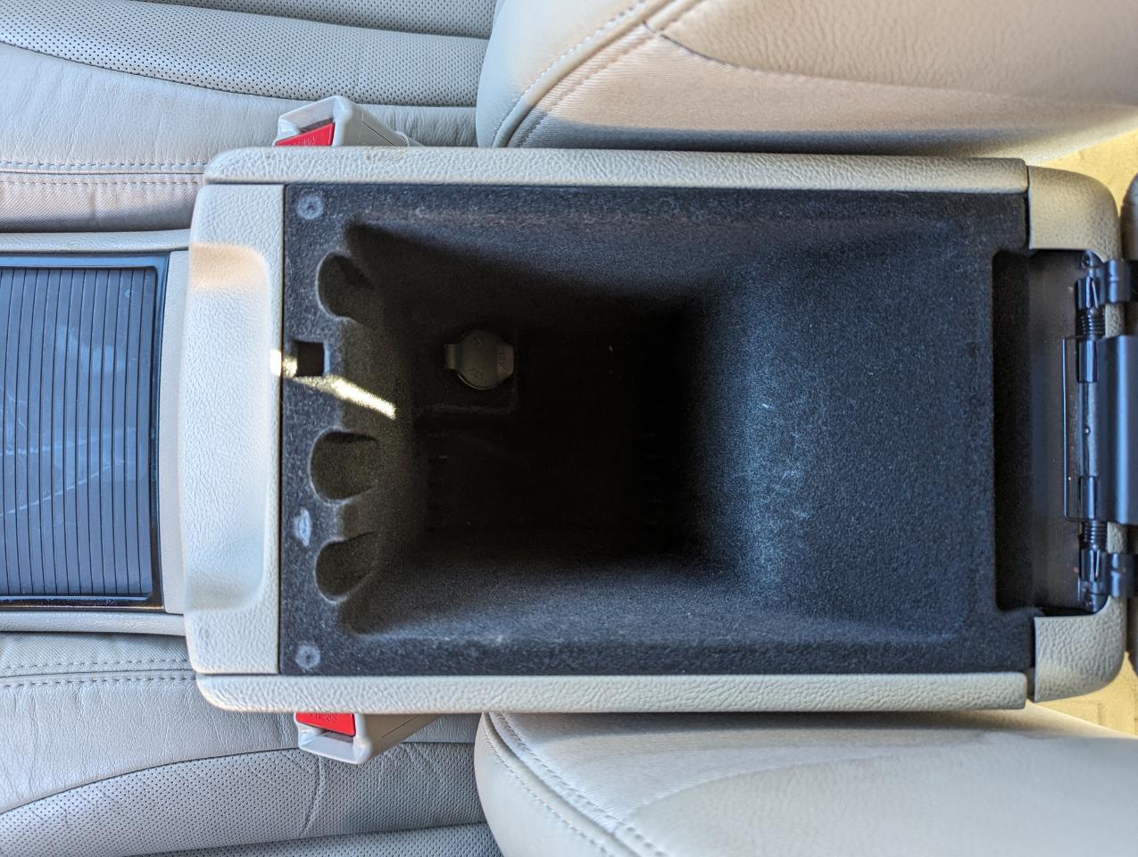 Cadillac DTS 4dr Sdn Premium Collection 2011