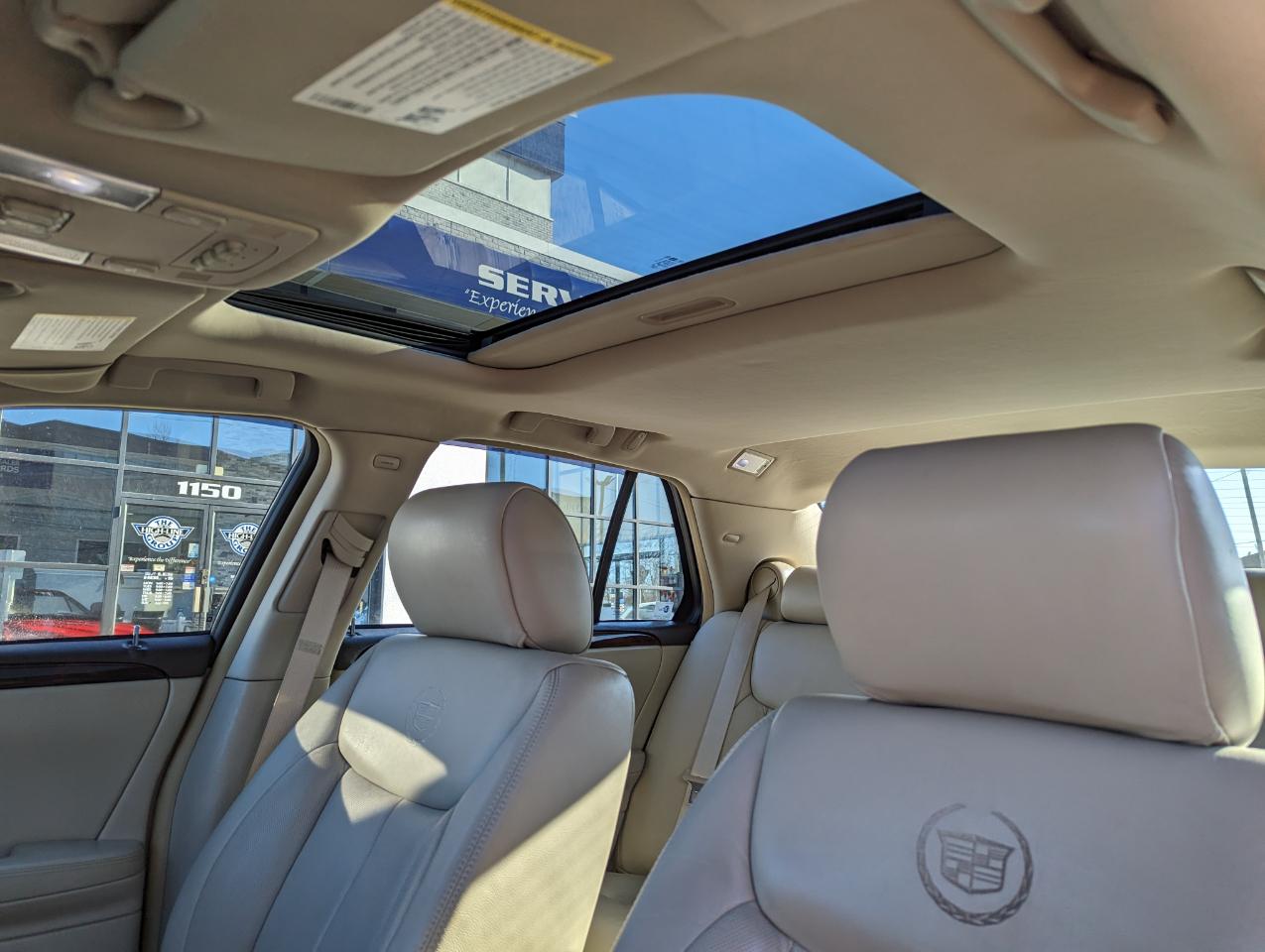 Cadillac DTS 4dr Sdn Premium Collection 2011