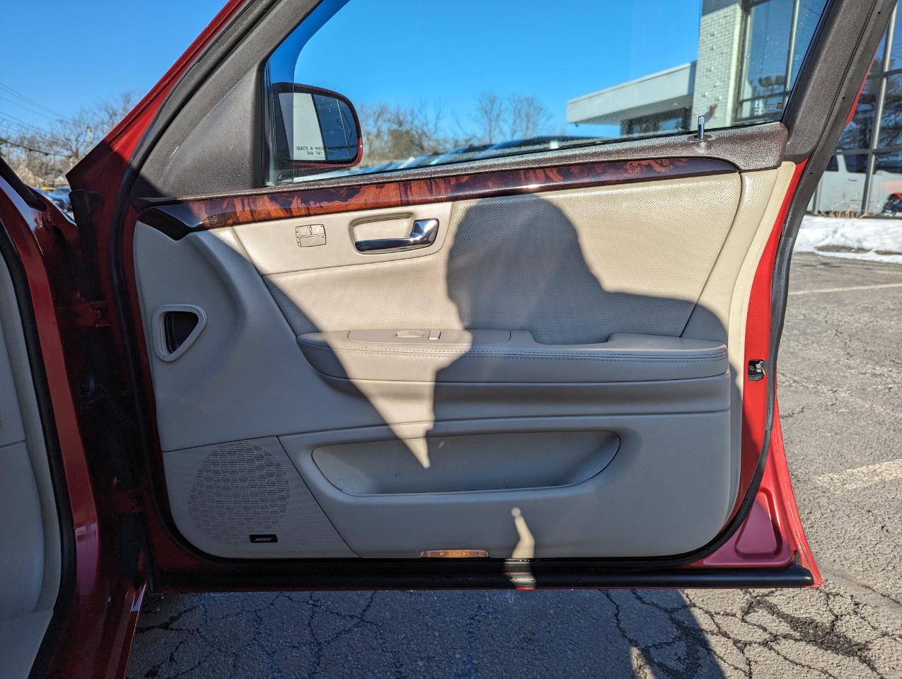 Cadillac DTS 4dr Sdn Premium Collection 2011