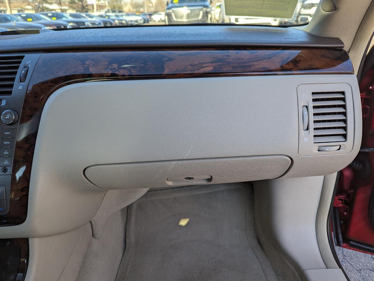 Cadillac DTS 4dr Sdn Premium Collection 2011