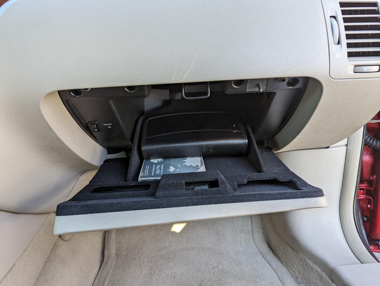 Cadillac DTS 4dr Sdn Premium Collection 2011