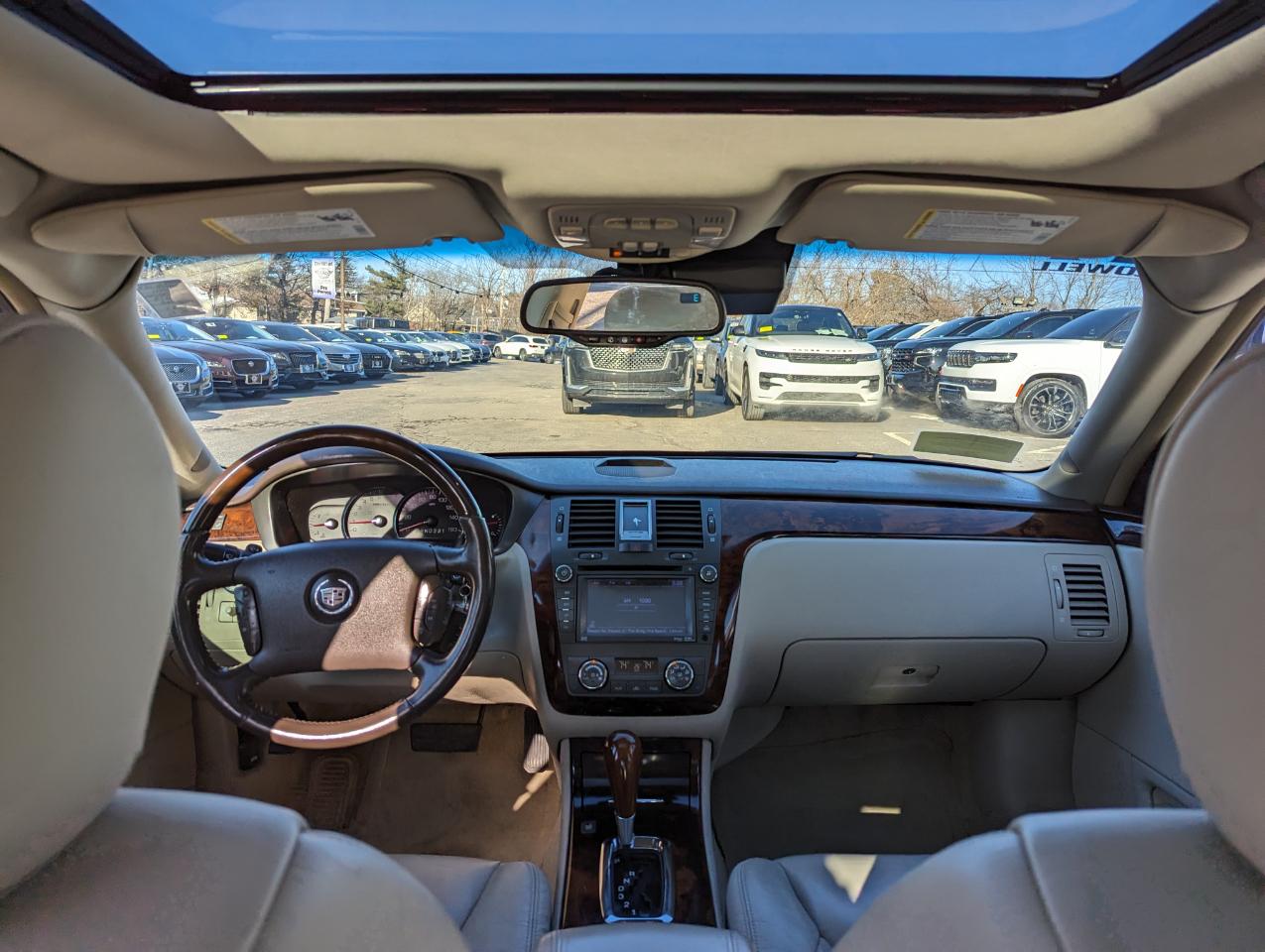 Cadillac DTS 4dr Sdn Premium Collection 2011