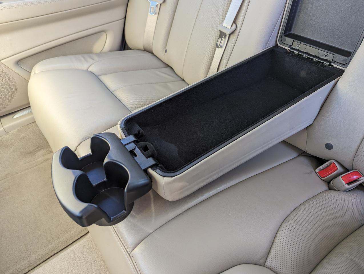 Cadillac DTS 4dr Sdn Premium Collection 2011