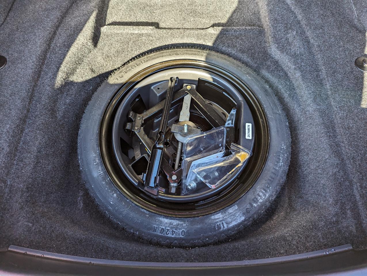 Cadillac DTS 4dr Sdn Premium Collection 2011