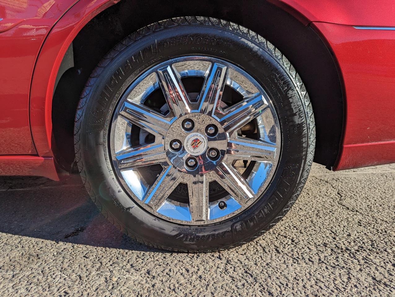 Cadillac DTS 4dr Sdn Premium Collection 2011