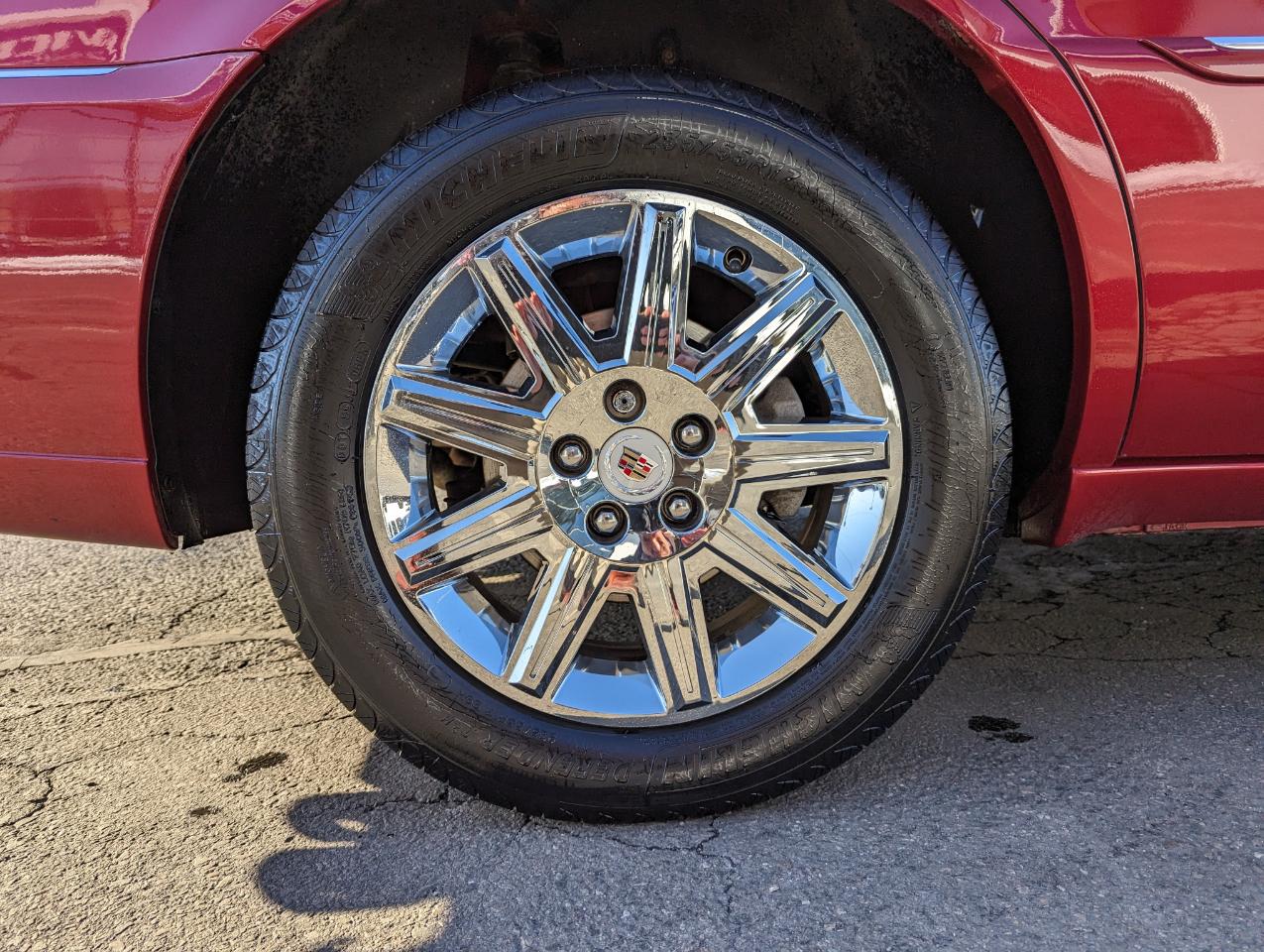 Cadillac DTS 4dr Sdn Premium Collection 2011