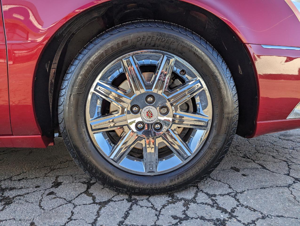 Cadillac DTS 4dr Sdn Premium Collection 2011