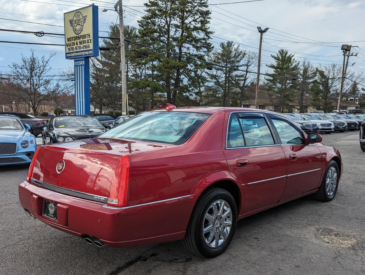 Cadillac DTS 4dr Sdn Premium Collection 2011