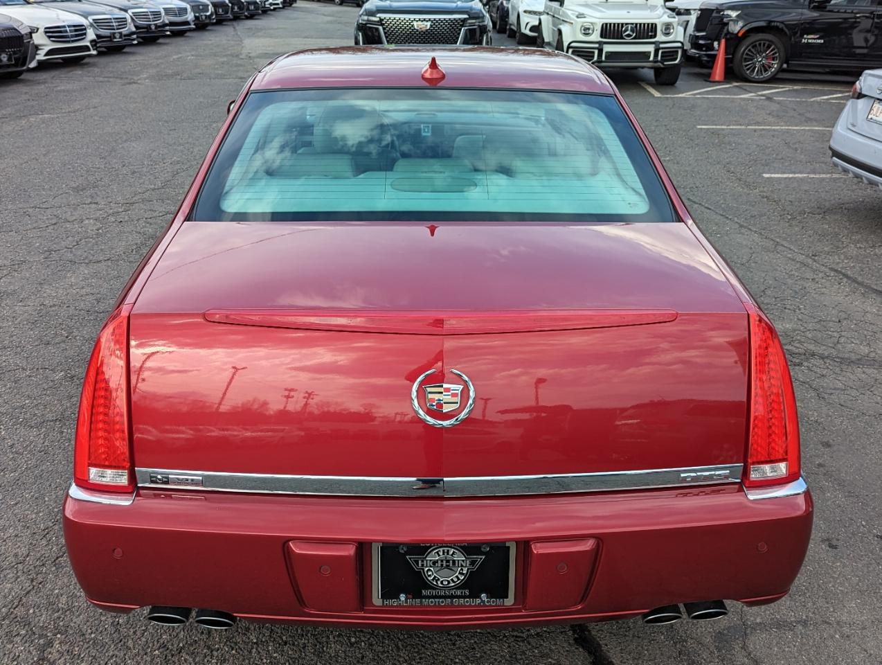 Cadillac DTS 4dr Sdn Premium Collection 2011