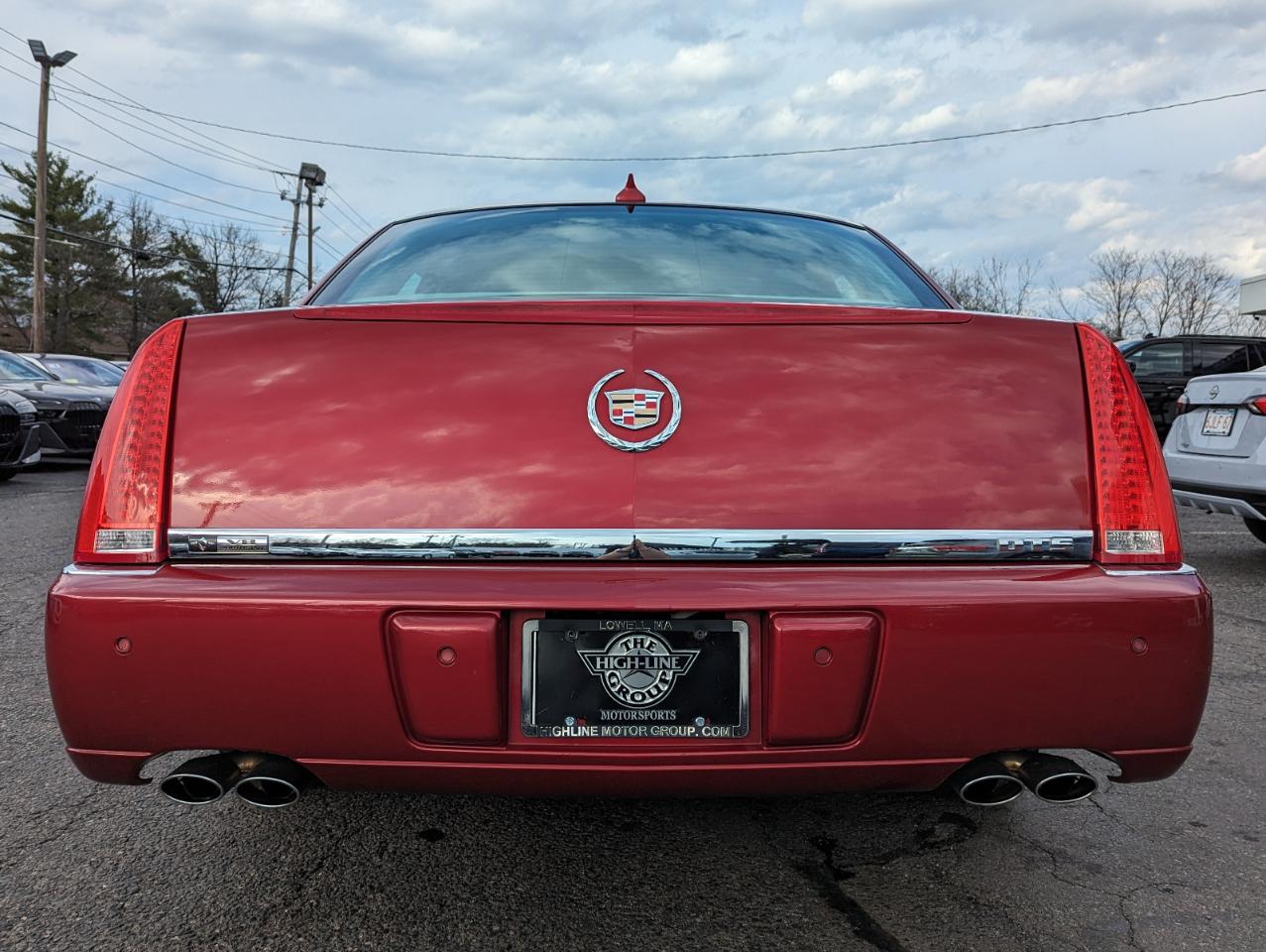 Cadillac DTS 4dr Sdn Premium Collection 2011