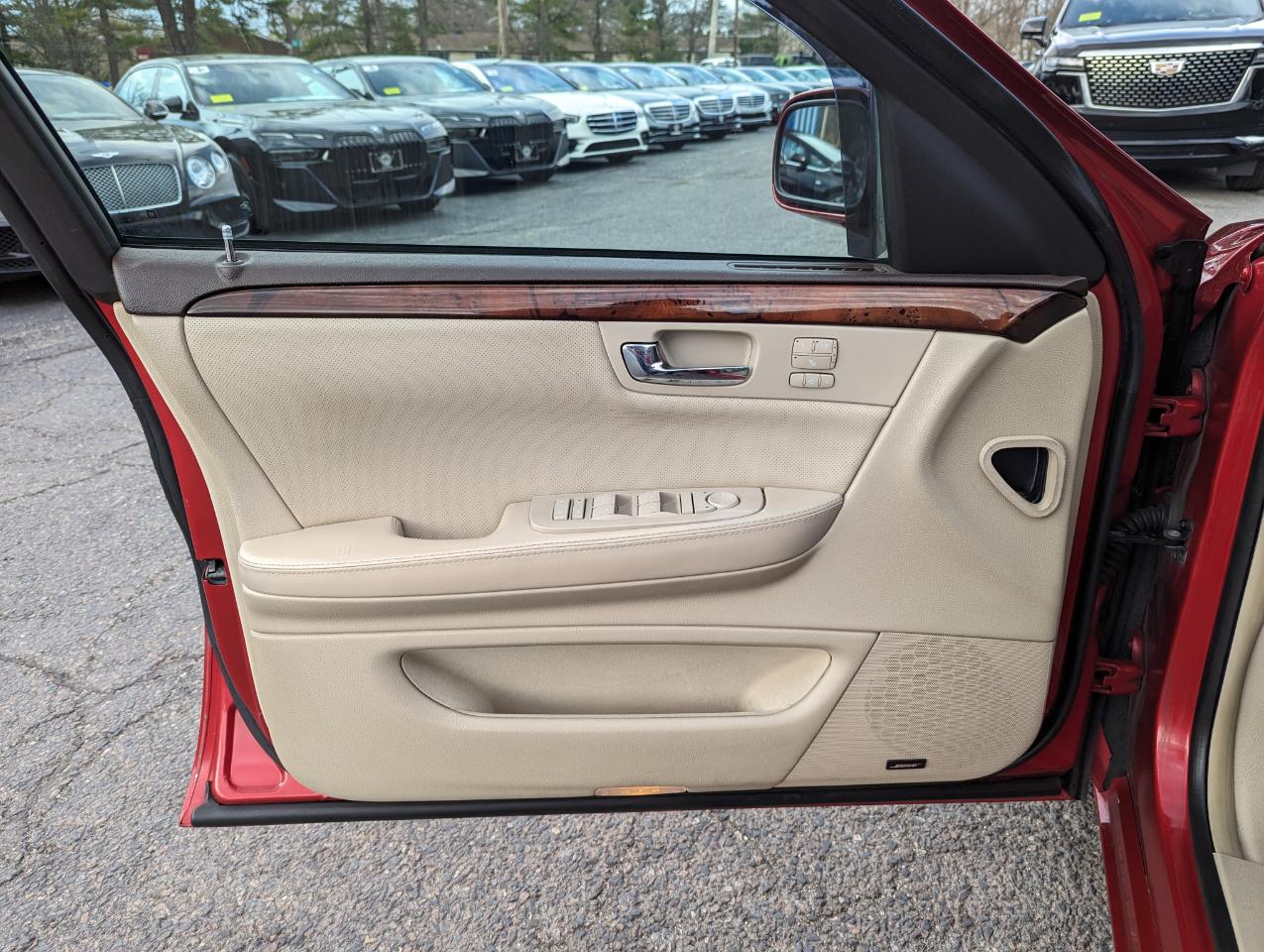 Cadillac DTS 4dr Sdn Premium Collection 2011