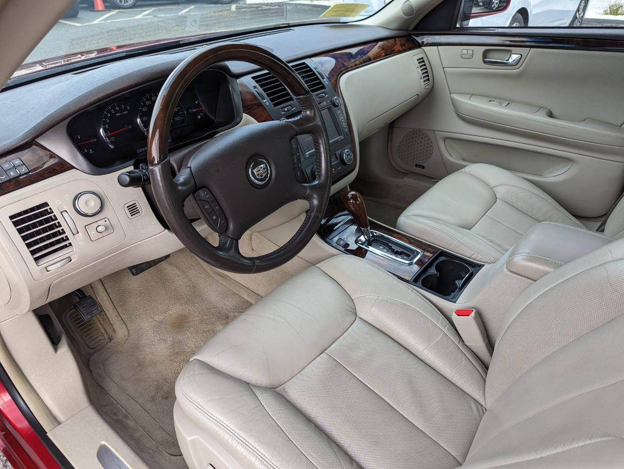 Cadillac DTS 4dr Sdn Premium Collection 2011