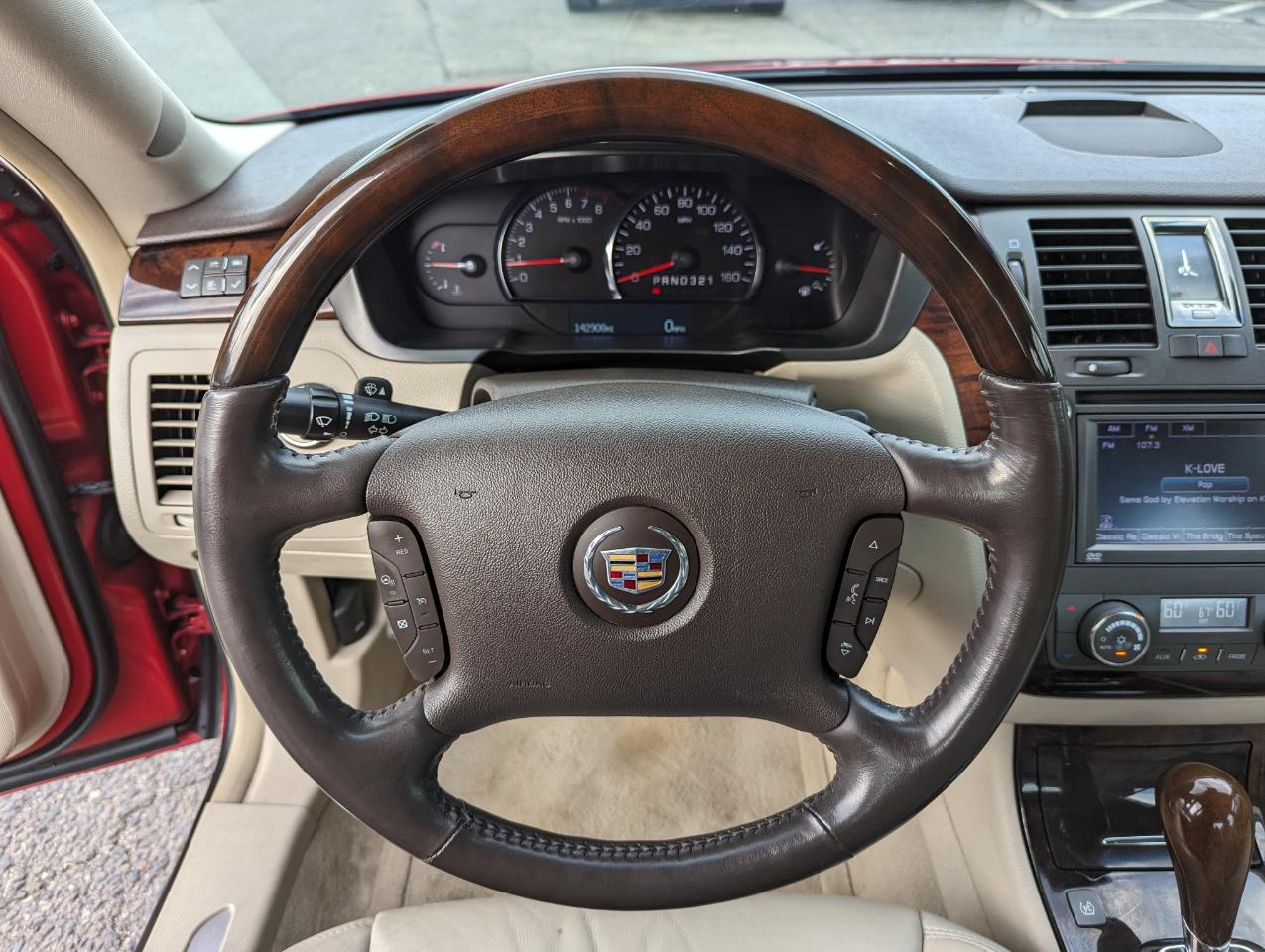 Cadillac DTS 4dr Sdn Premium Collection 2011