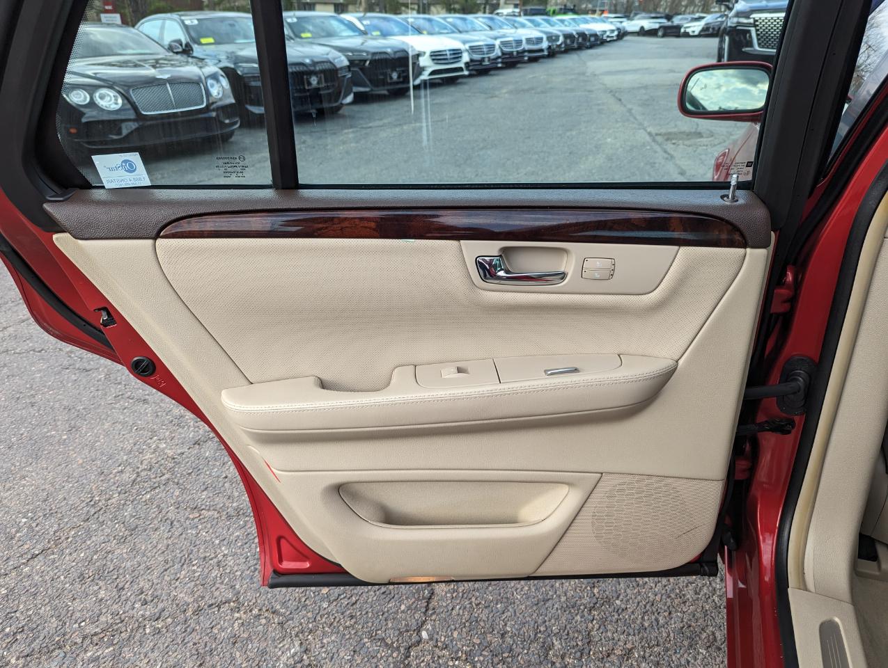 Cadillac DTS 4dr Sdn Premium Collection 2011