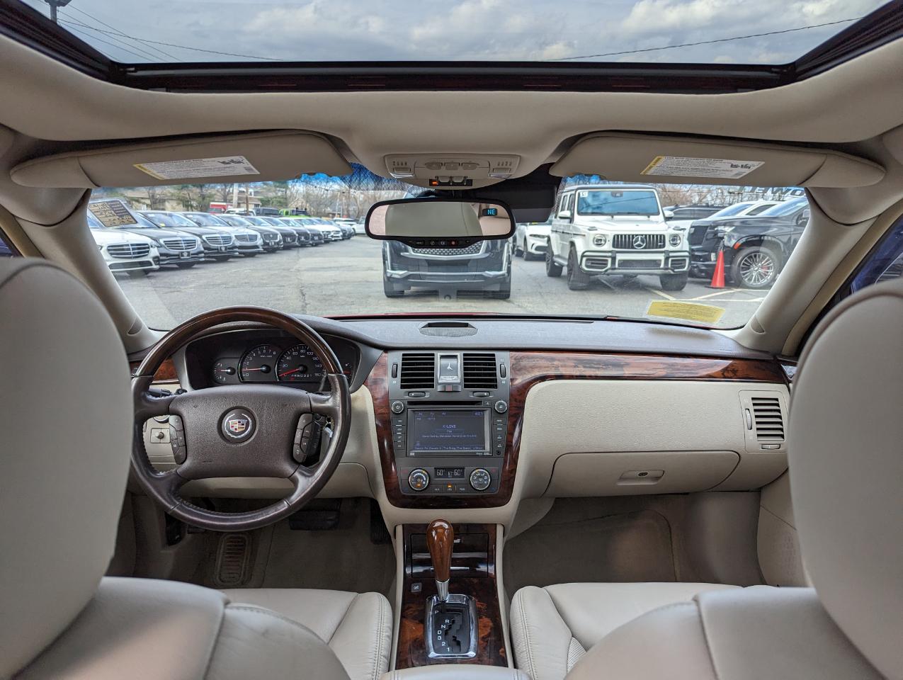 Cadillac DTS 4dr Sdn Premium Collection 2011