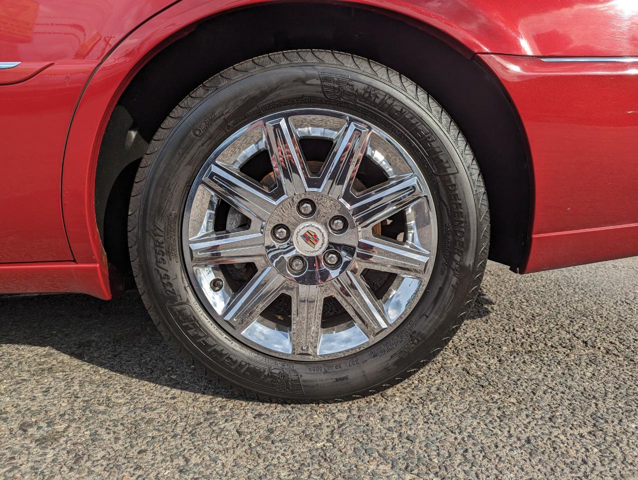 Cadillac DTS 4dr Sdn Premium Collection 2011