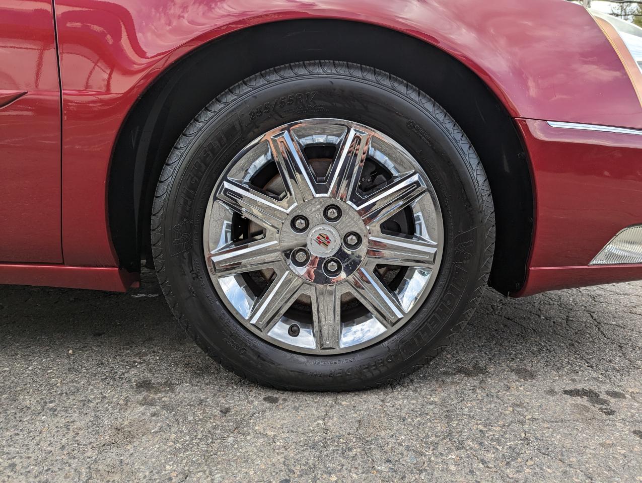 Cadillac DTS 4dr Sdn Premium Collection 2011