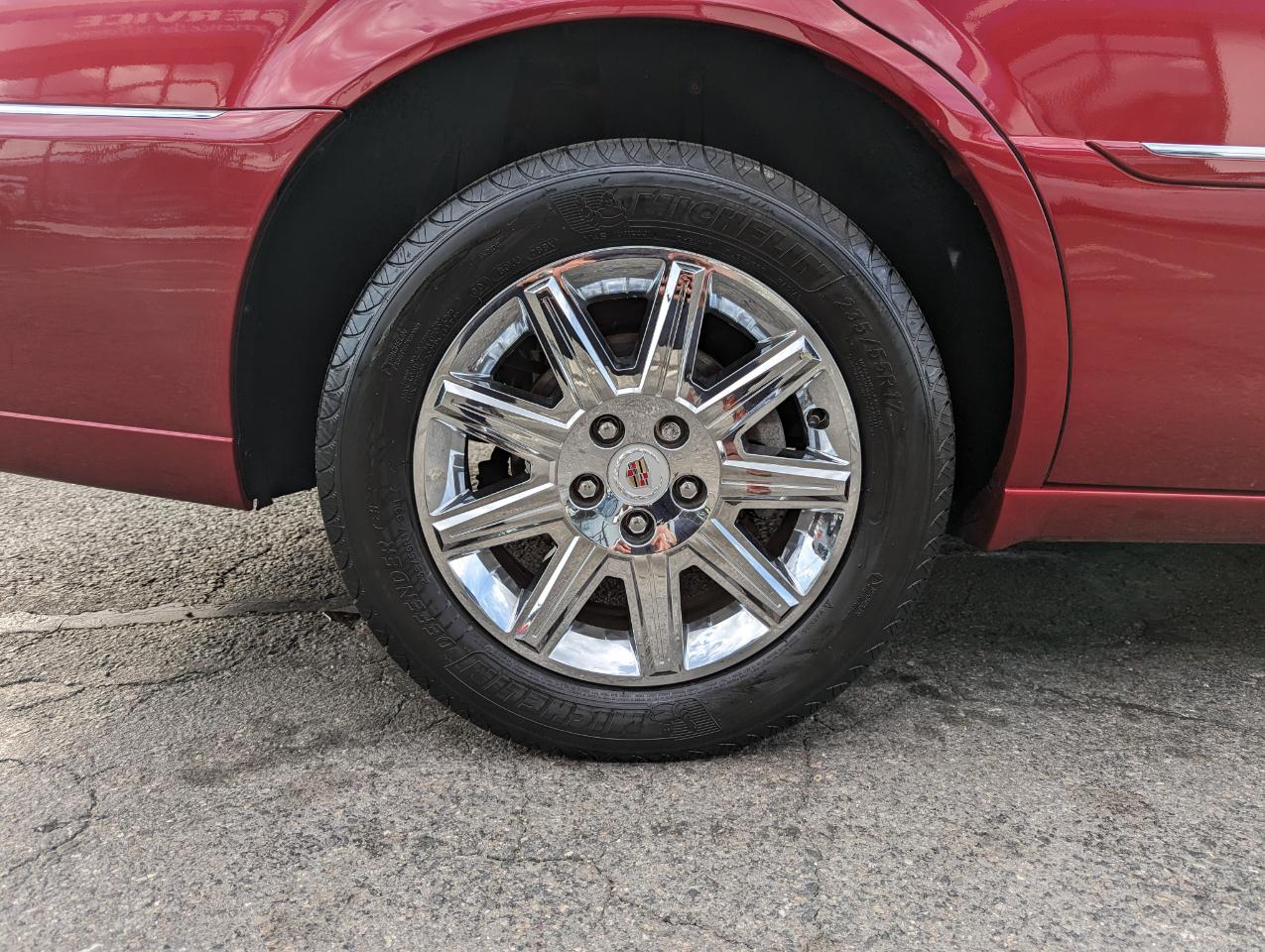 Cadillac DTS 4dr Sdn Premium Collection 2011