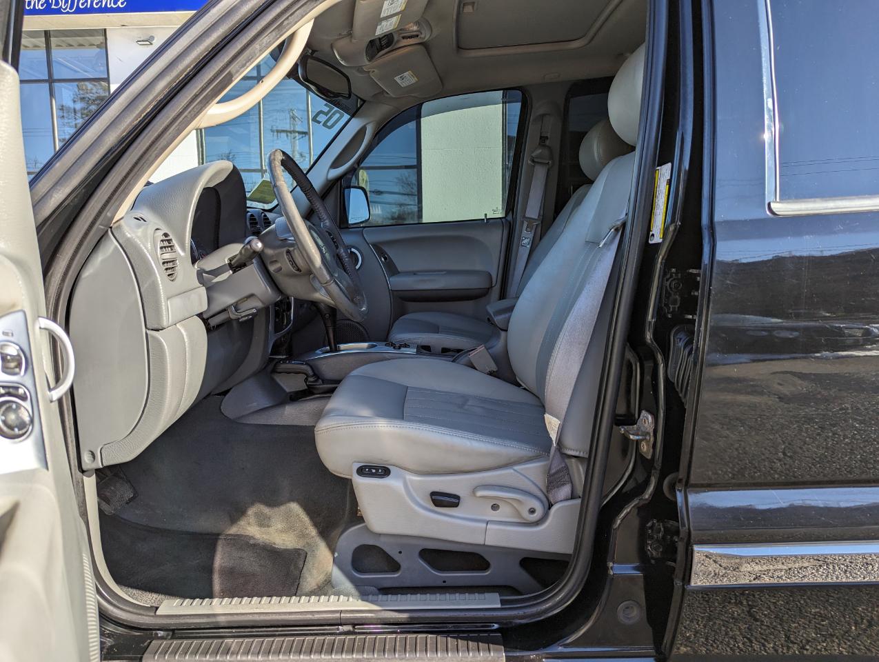 Jeep Liberty 4dr Limited 4WD 2005