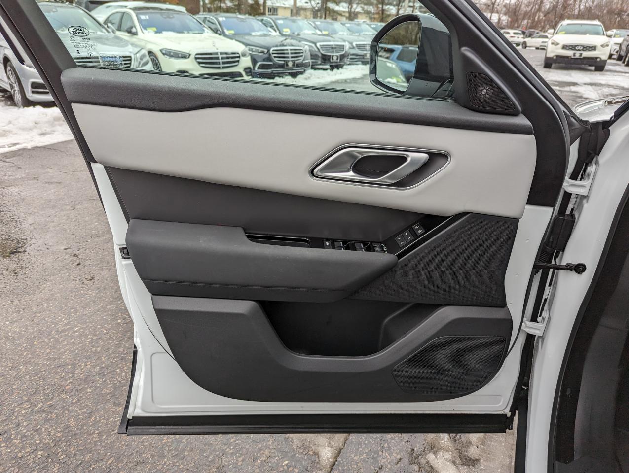 Land Rover Range Rover Velar P400 Dynamic SE 2025