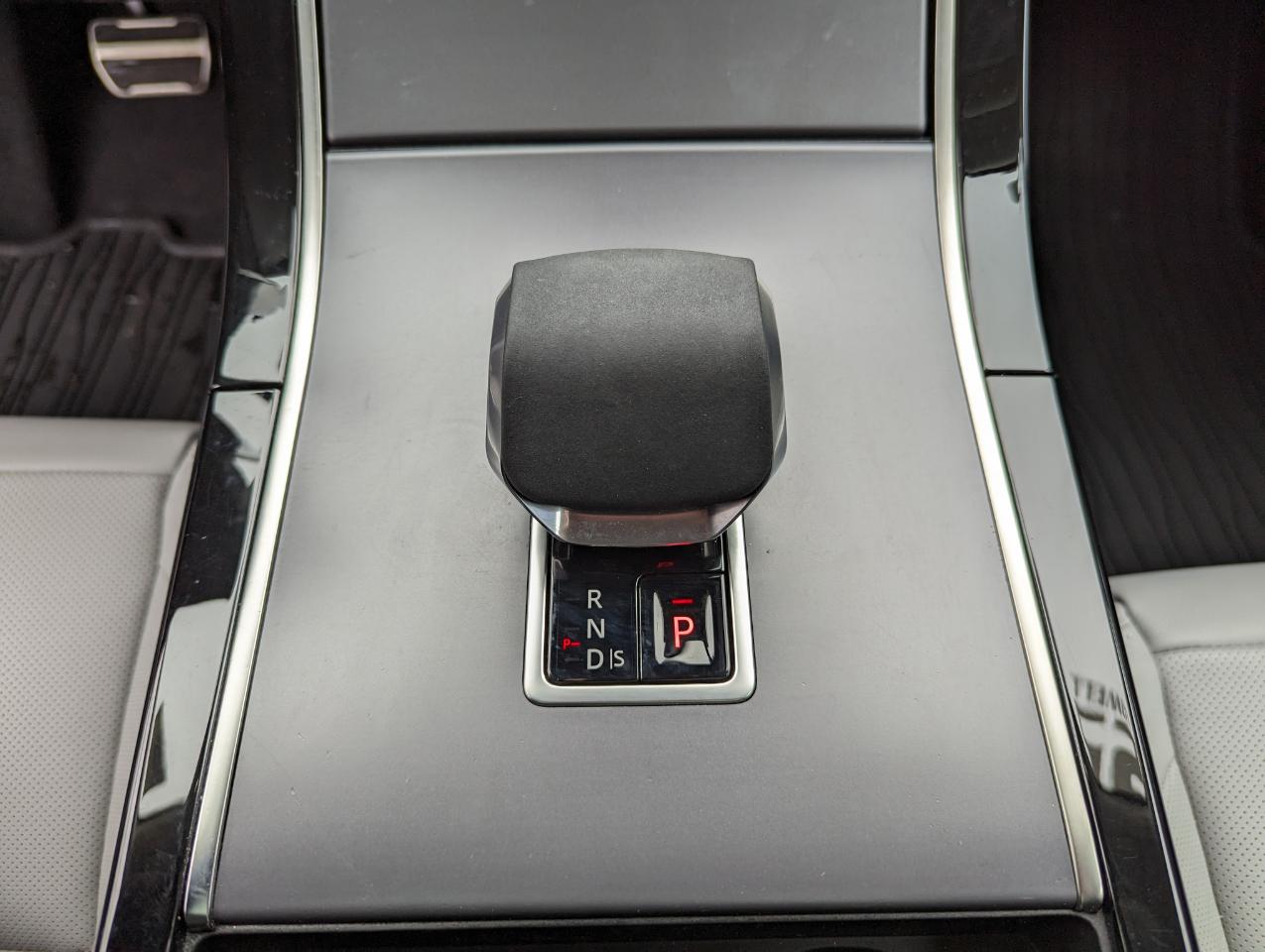 Land Rover Range Rover Velar P400 Dynamic SE 2025