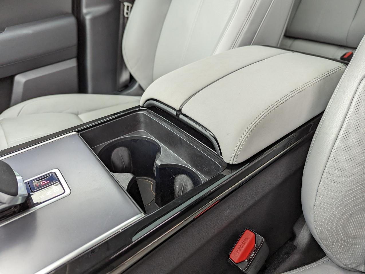 Land Rover Range Rover Velar P400 Dynamic SE 2025