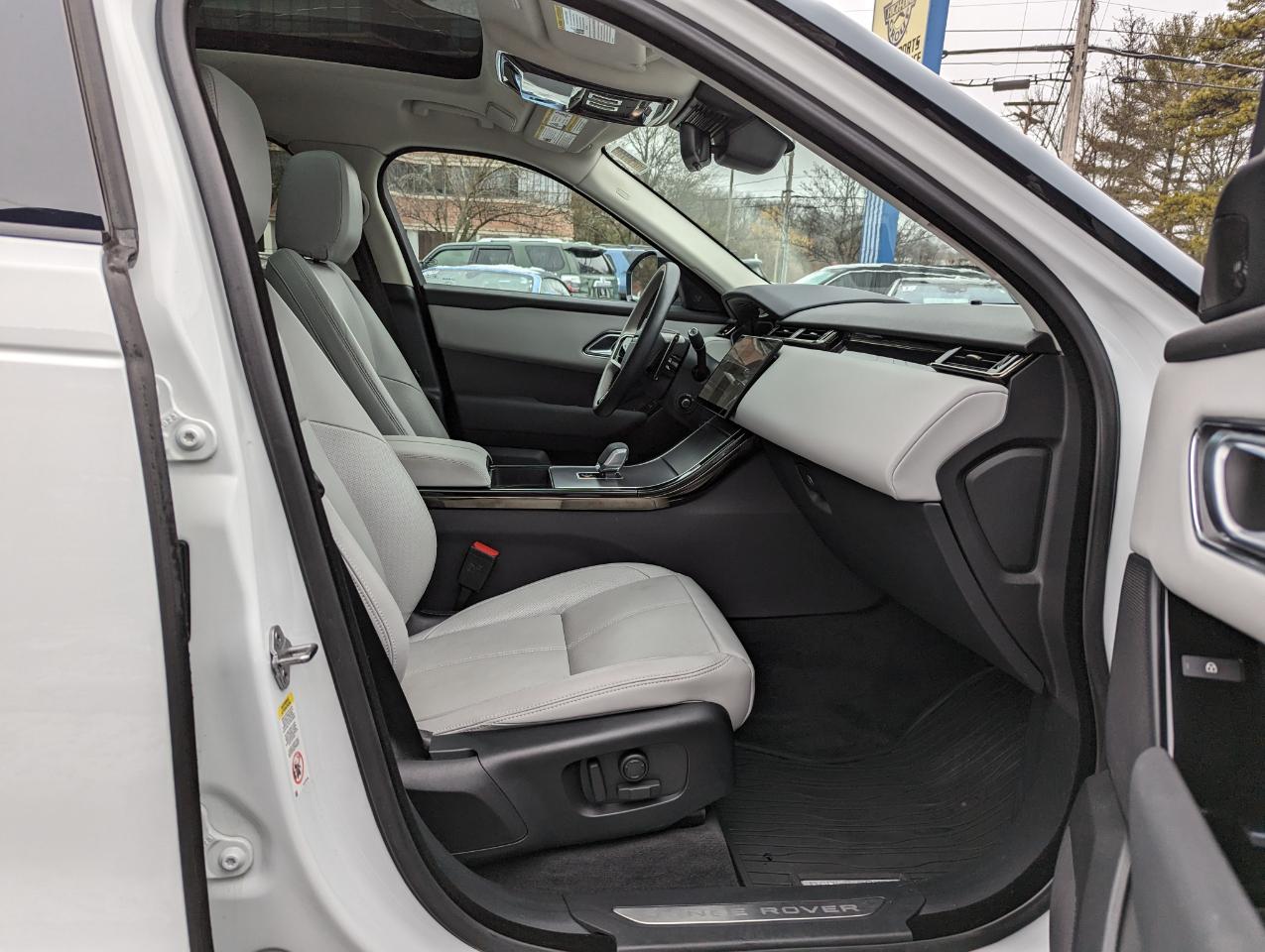 Land Rover Range Rover Velar P400 Dynamic SE 2025