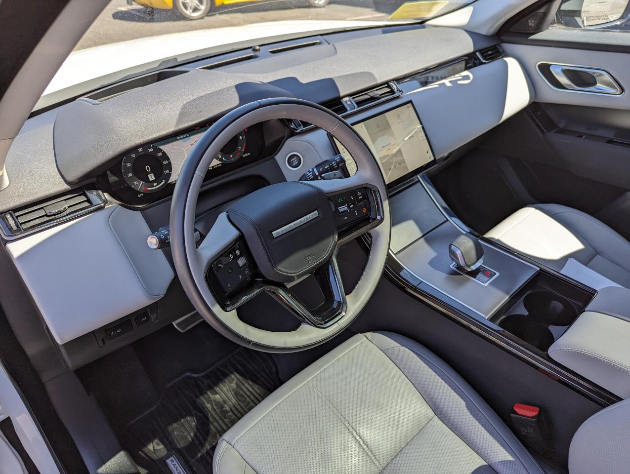 Land Rover Range Rover Velar P400 Dynamic SE 2025