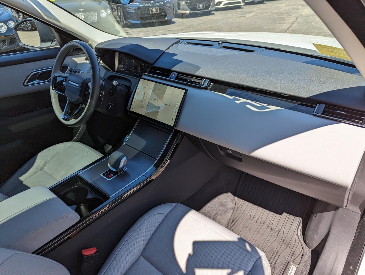 Land Rover Range Rover Velar P400 Dynamic SE 2025