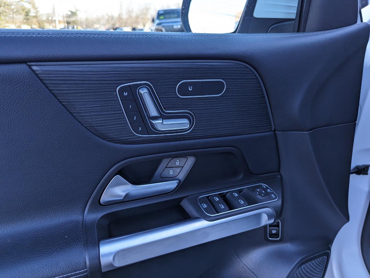 Mercedes-Benz GLB GLB 250 4MATIC SUV 2023