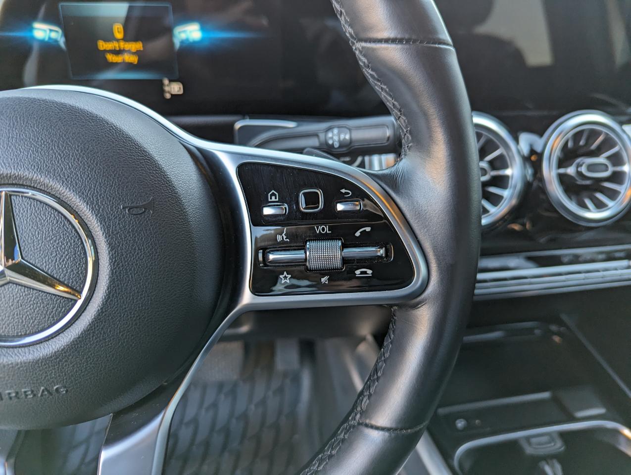 Mercedes-Benz GLB GLB 250 4MATIC SUV 2023