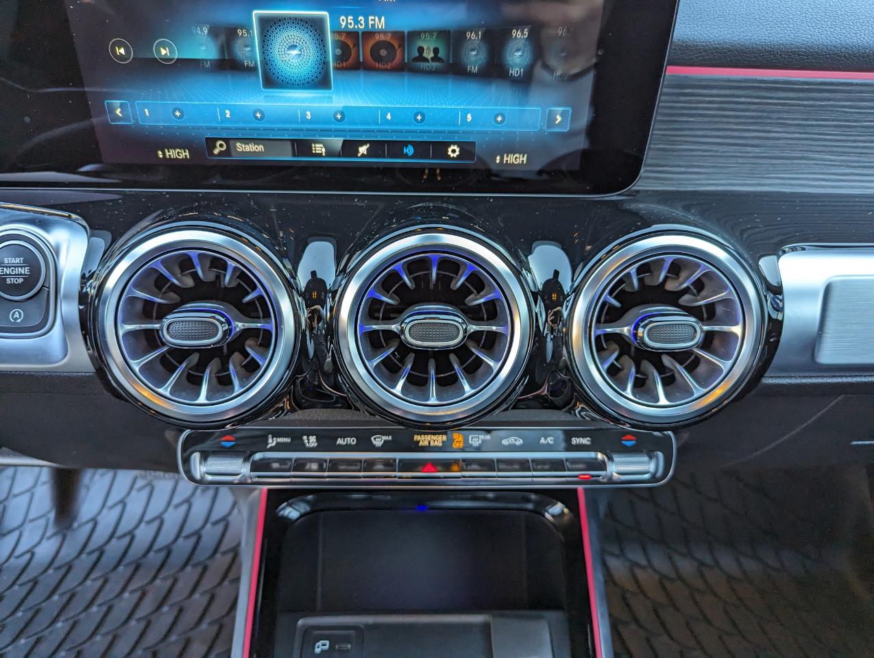 Mercedes-Benz GLB GLB 250 4MATIC SUV 2023