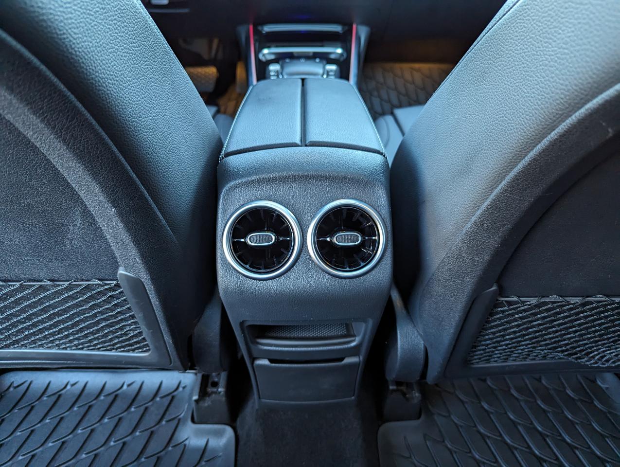 Mercedes-Benz GLB GLB 250 4MATIC SUV 2023