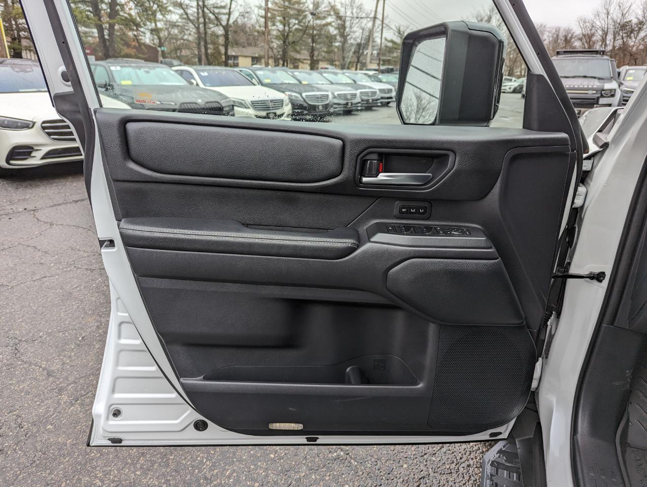 Toyota Land Cruiser 4WD (Natl) 2024