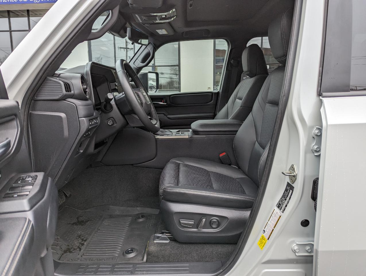 Toyota Land Cruiser 4WD (Natl) 2024