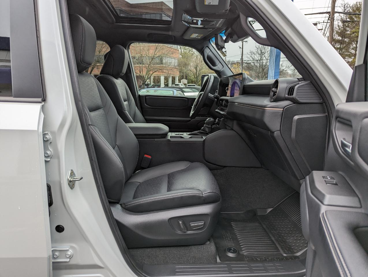 Toyota Land Cruiser 4WD (Natl) 2024