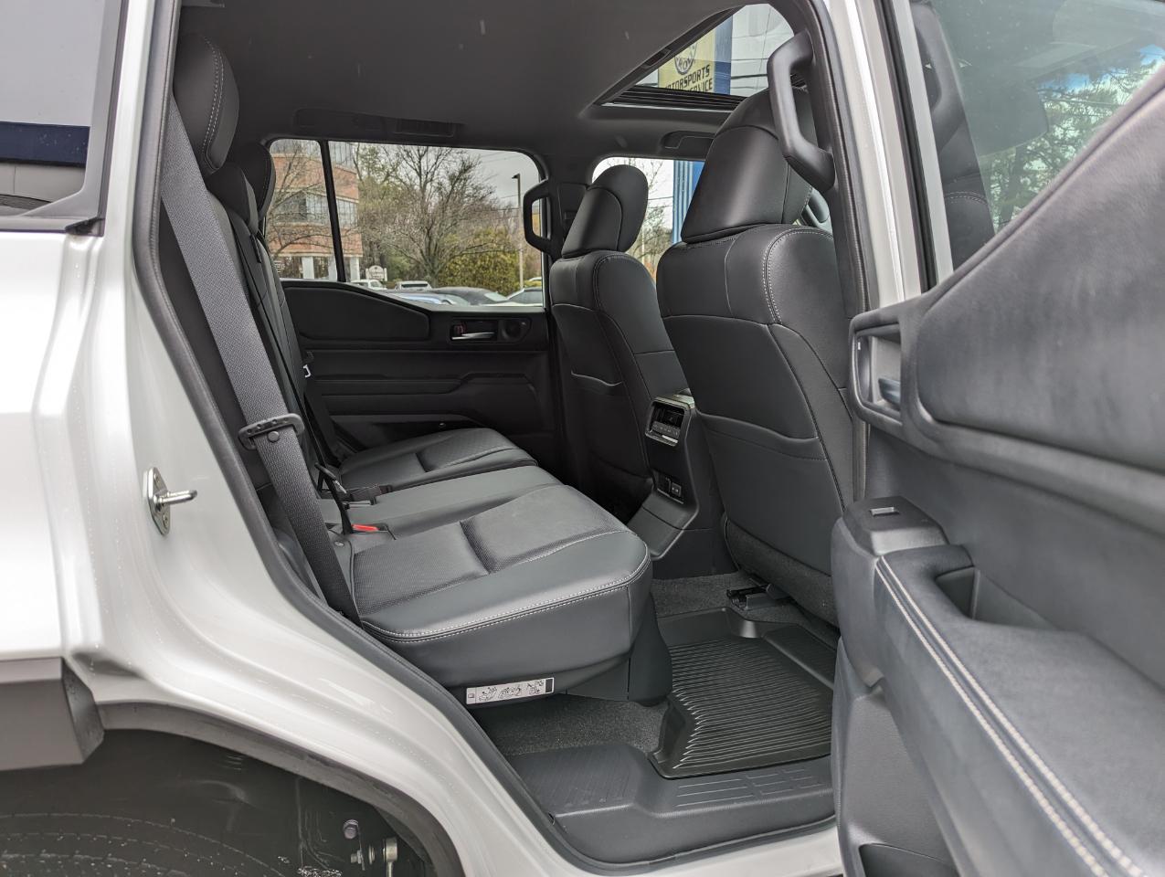 Toyota Land Cruiser 4WD (Natl) 2024