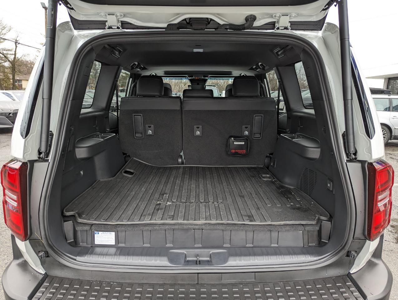 Toyota Land Cruiser 4WD (Natl) 2024