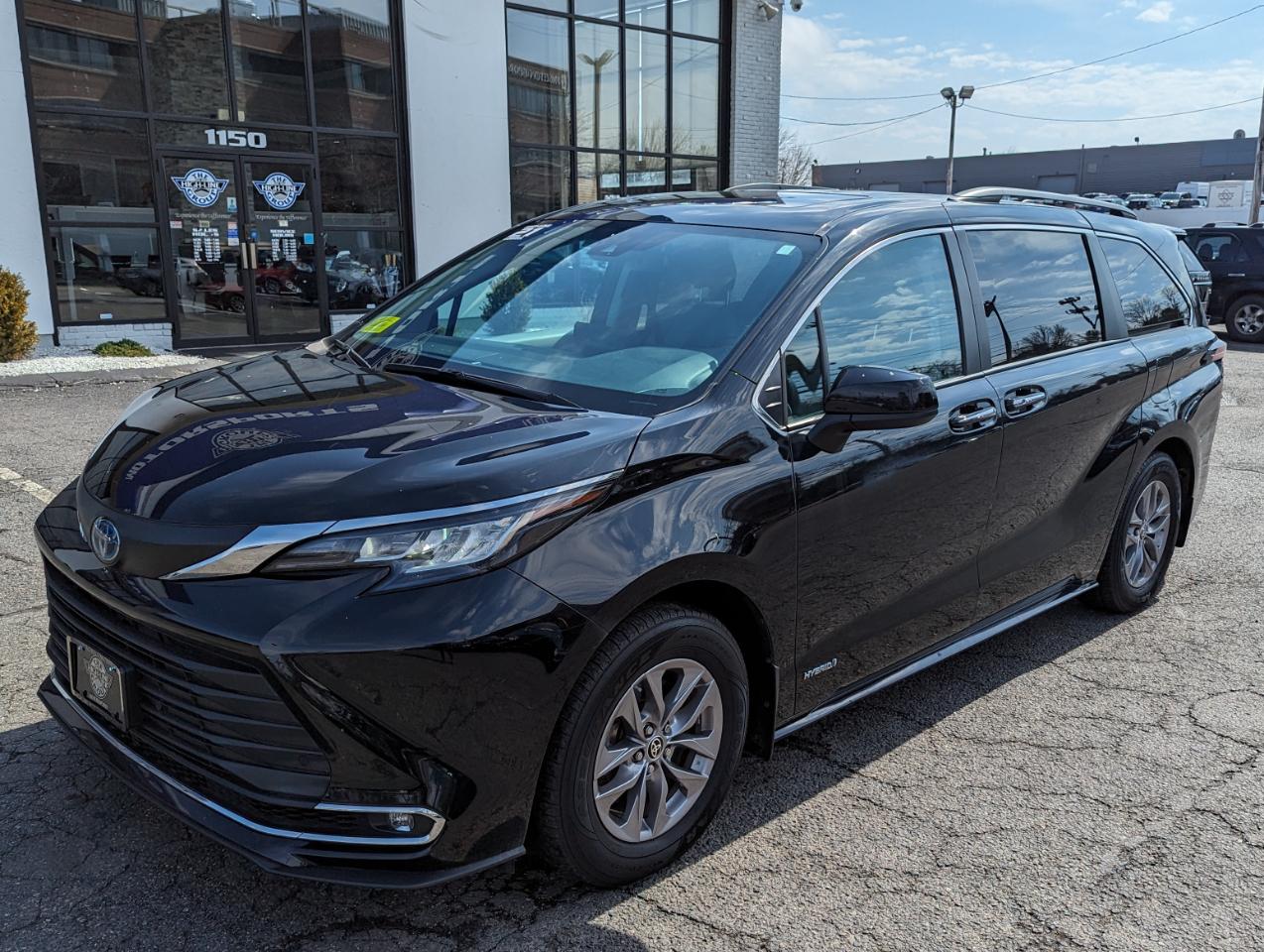 Toyota Sienna XLE AWD 7-Passenger (Natl) 2021
