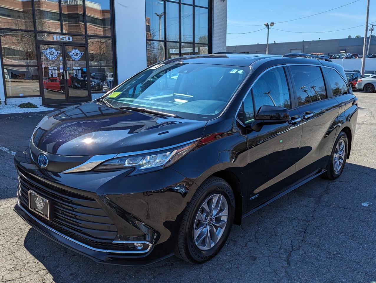 Toyota Sienna XLE AWD 7-Passenger (Natl) 2021