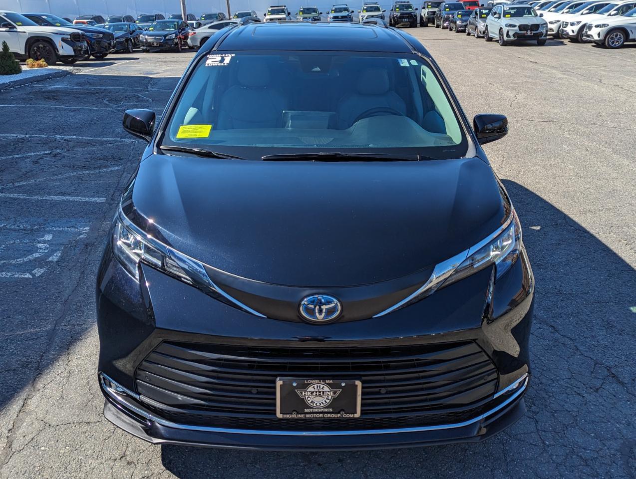 Toyota Sienna XLE AWD 7-Passenger (Natl) 2021
