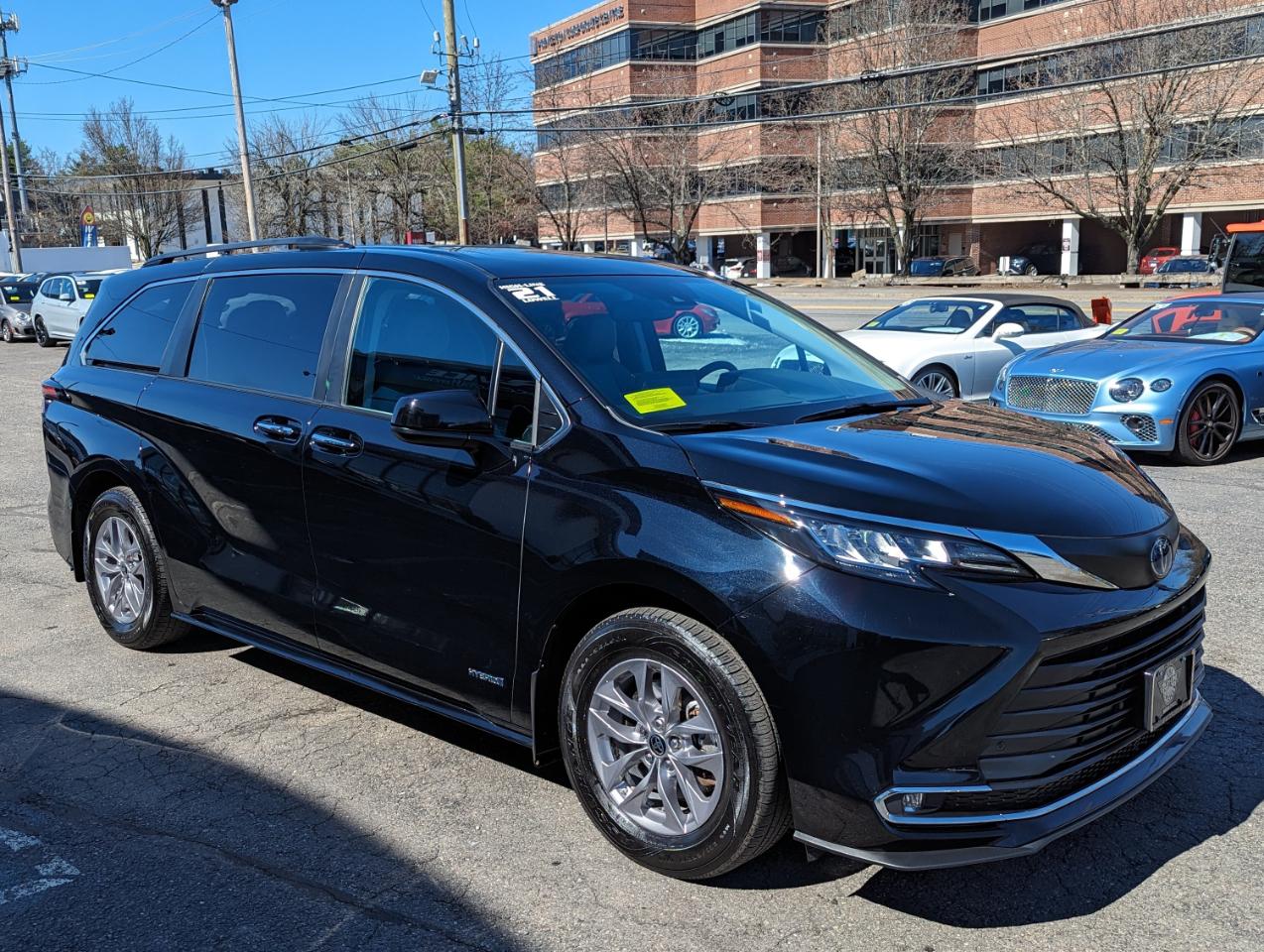 Toyota Sienna XLE AWD 7-Passenger (Natl) 2021