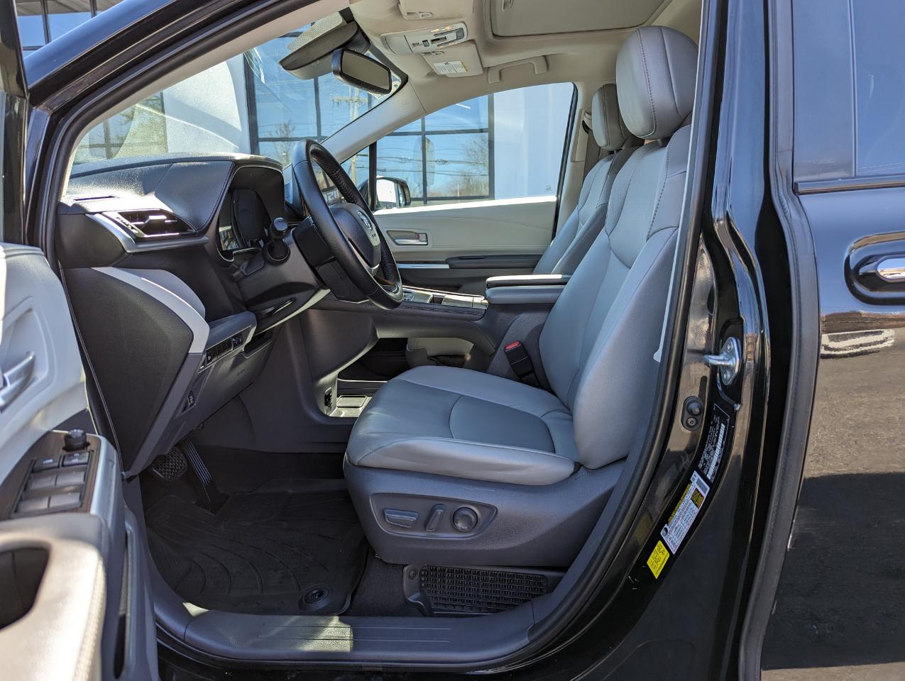 Toyota Sienna XLE AWD 7-Passenger (Natl) 2021