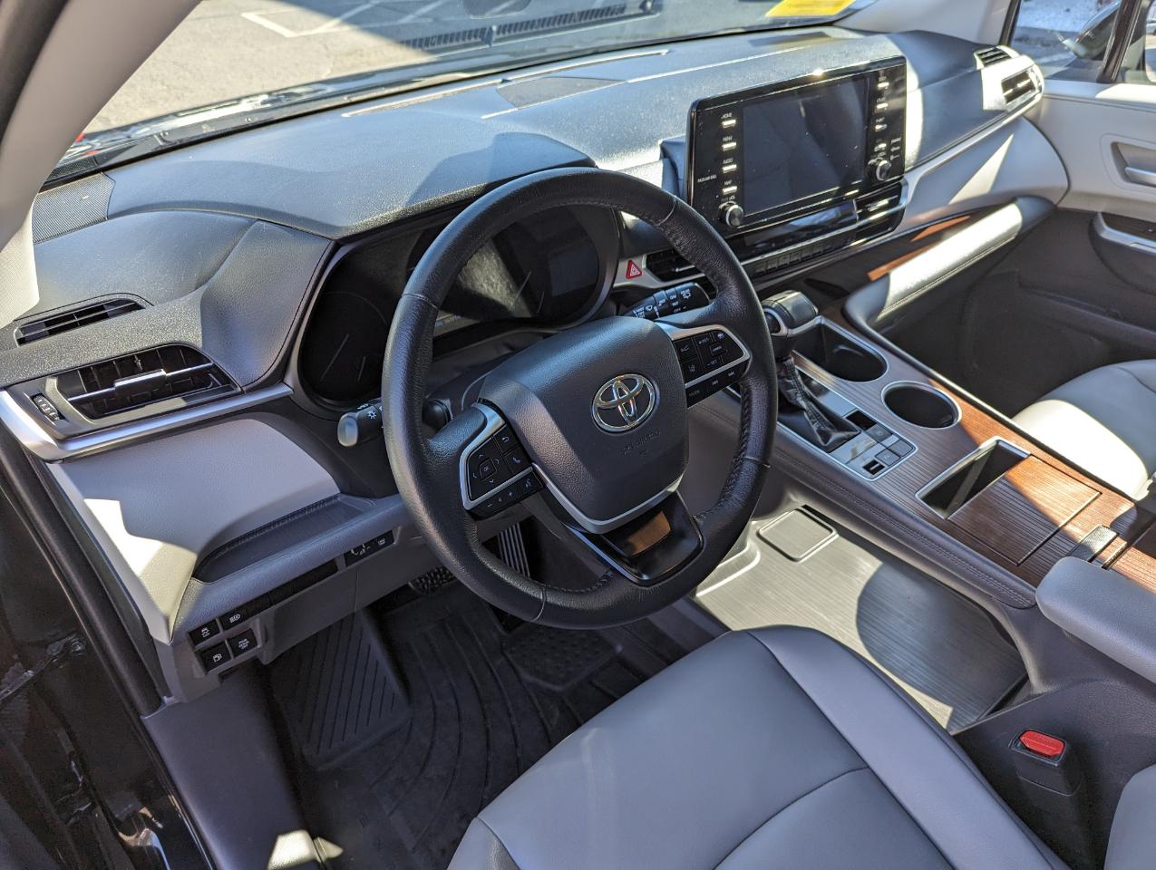 Toyota Sienna XLE AWD 7-Passenger (Natl) 2021