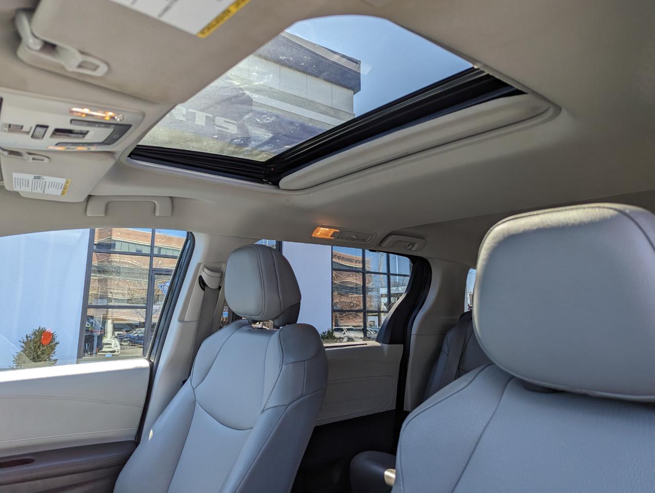 Toyota Sienna XLE AWD 7-Passenger (Natl) 2021