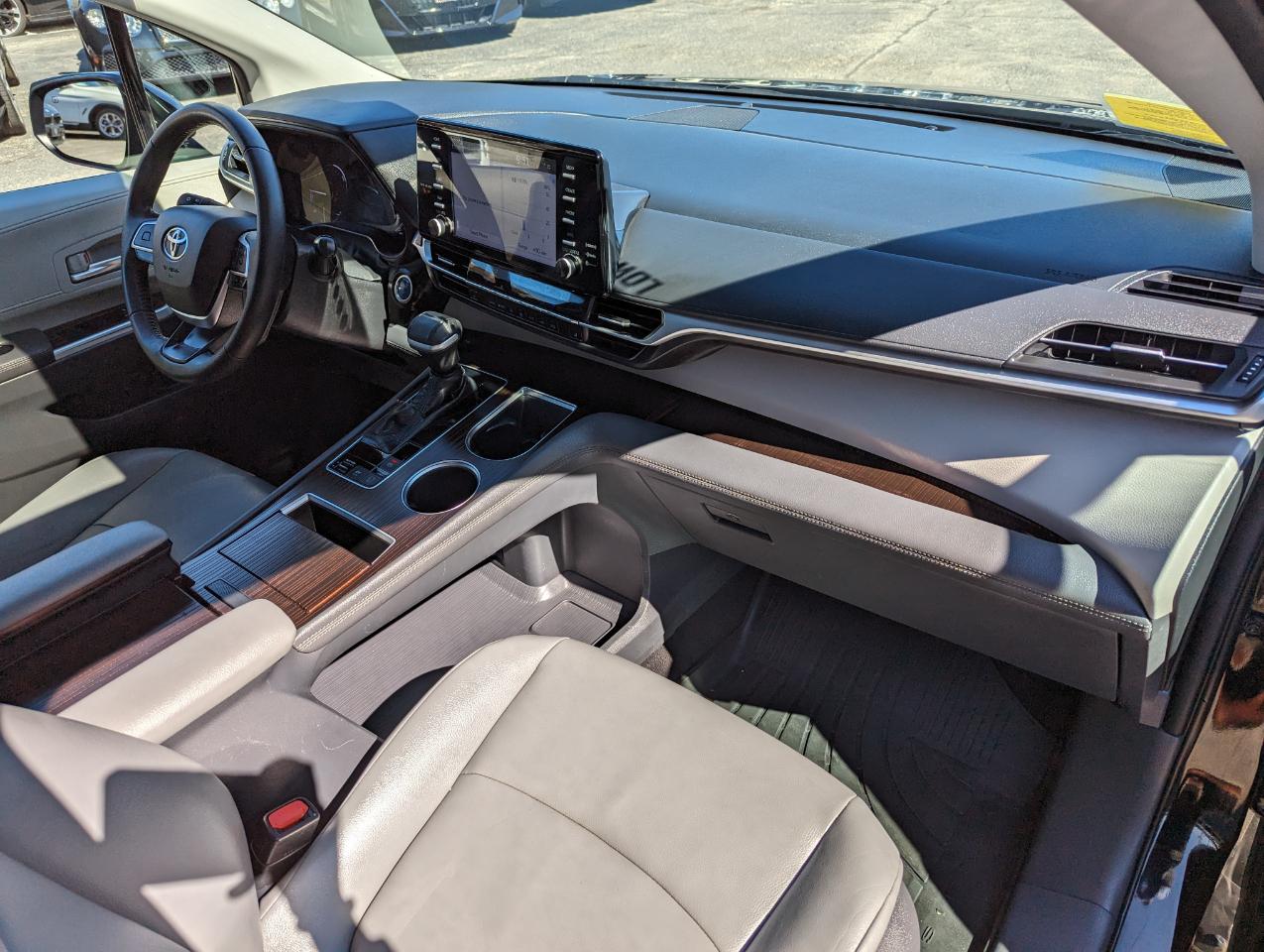 Toyota Sienna XLE AWD 7-Passenger (Natl) 2021