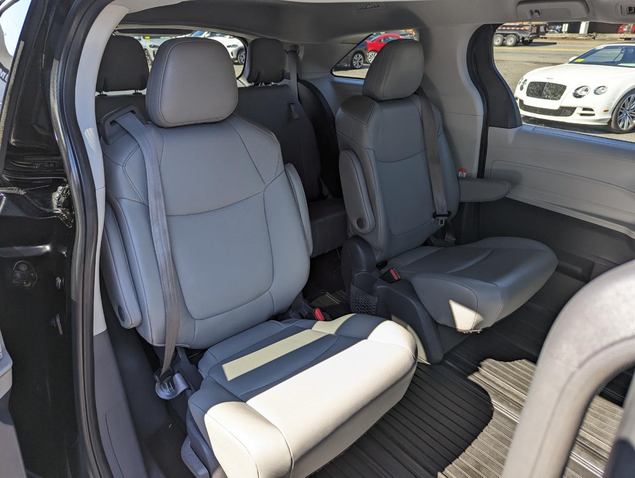 Toyota Sienna XLE AWD 7-Passenger (Natl) 2021