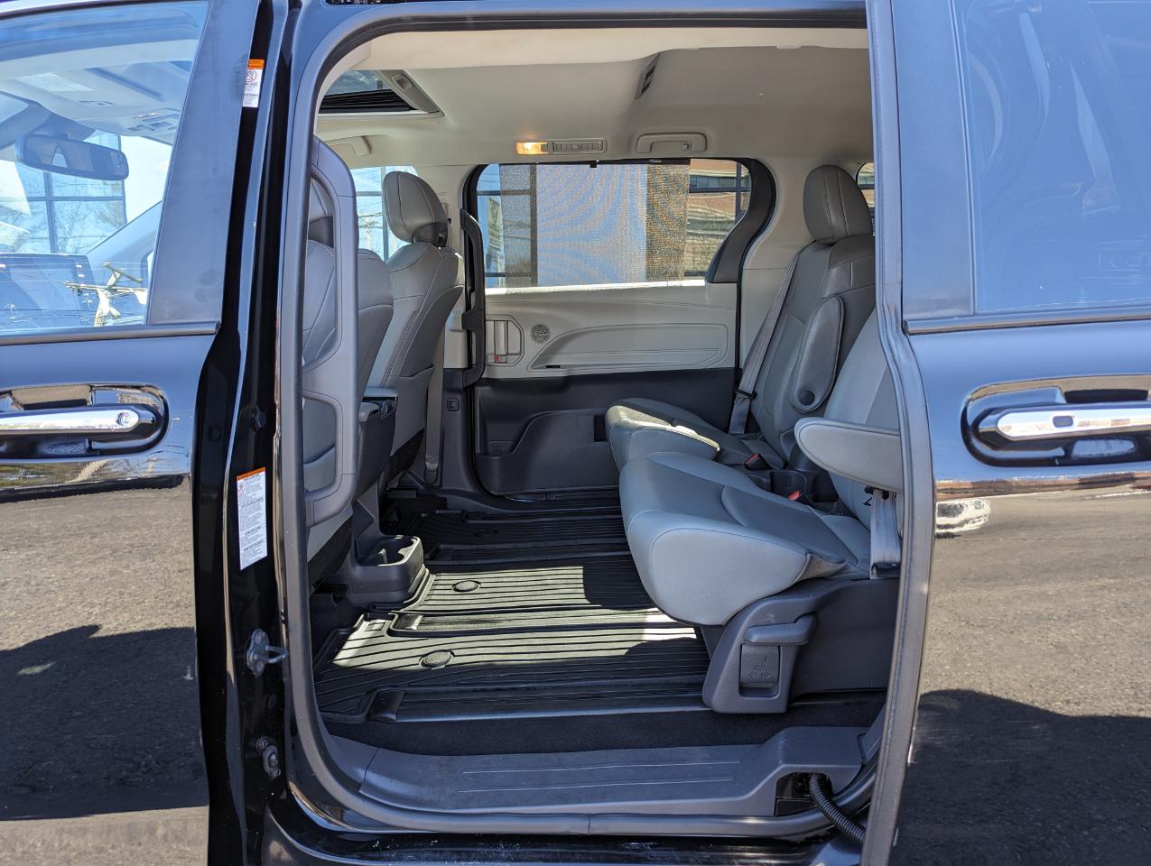 Toyota Sienna XLE AWD 7-Passenger (Natl) 2021