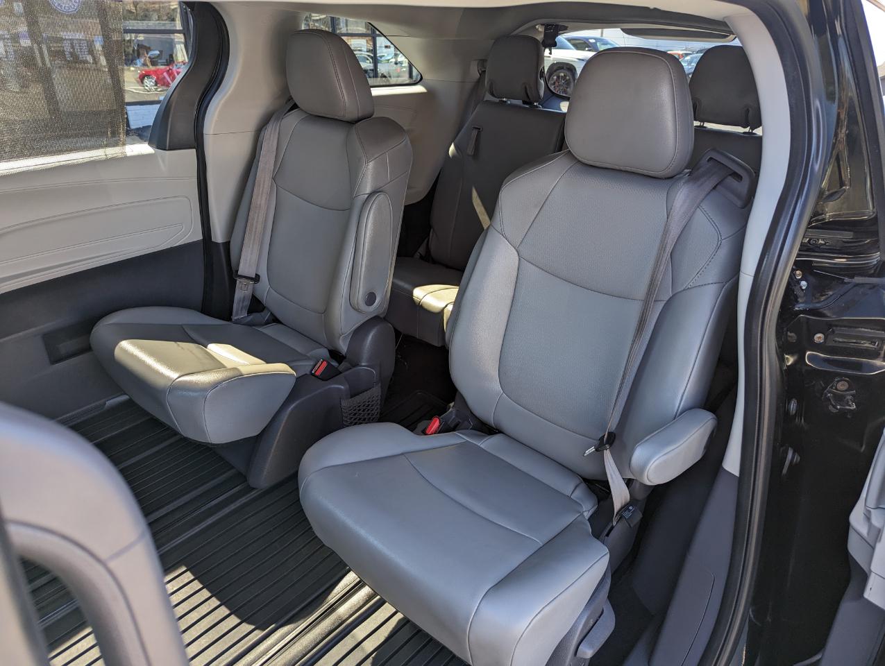 Toyota Sienna XLE AWD 7-Passenger (Natl) 2021
