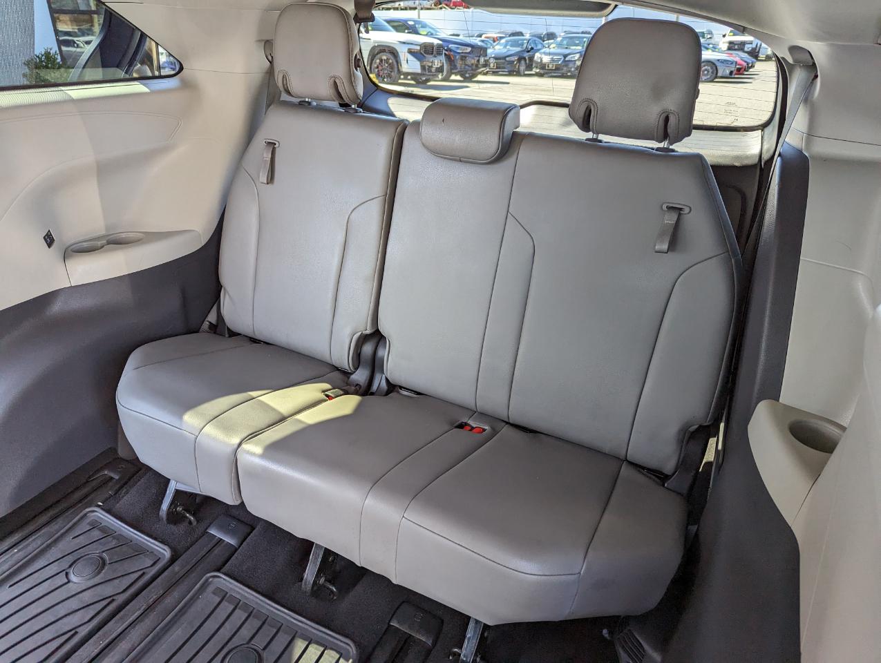 Toyota Sienna XLE AWD 7-Passenger (Natl) 2021